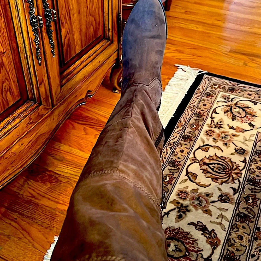 IA European CollectionKnee HighFauxSuede GreyBootSemi pointed toe.SideZippers.39